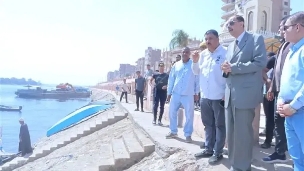 محافظ سوهاج يتفقد المسطح المائي لجزيرة المستجدة ويلتقي الصيادين