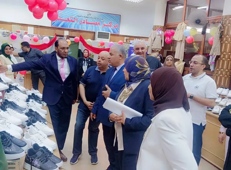 افتتاح معرض ملابس الزي المدرسي للطلاب الأيتام