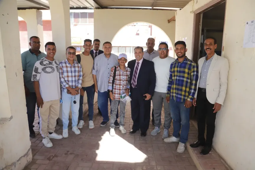 رئيس جامعة جنوب الوادى يتفقد نادى الطالبات