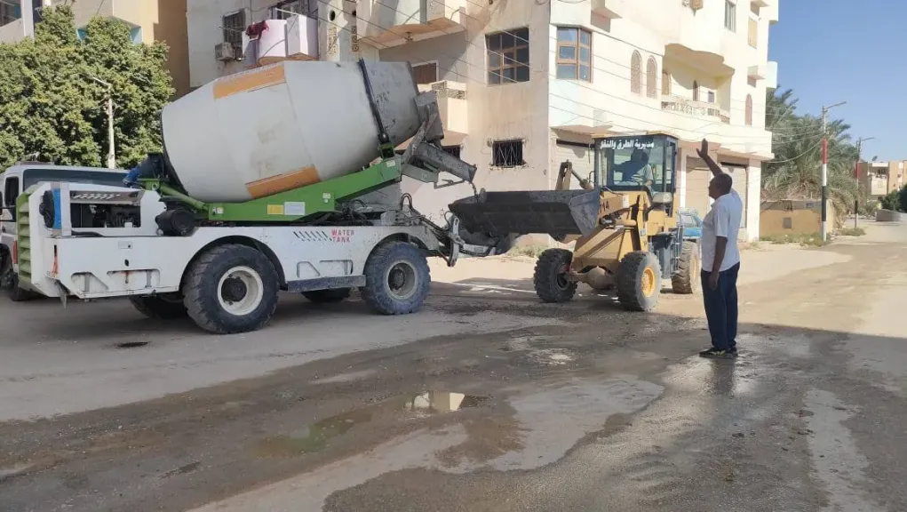 محافظة الوادي الجديد تواصل تطوير الطرق والأحياء الداخلية
