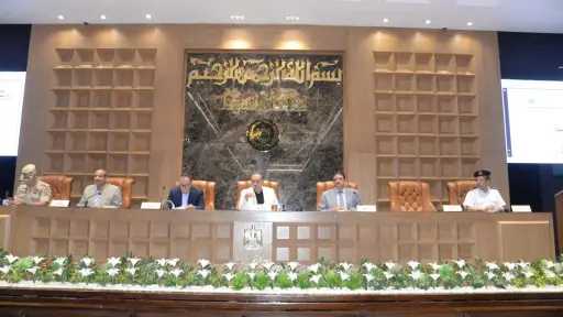 خلال اجتماع المجلس التنفيذي..محافظ أسيوط...