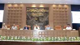خلال اجتماع المجلس التنفيذي..محافظ أسيوط...