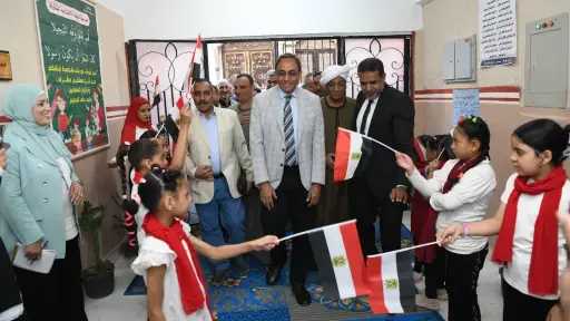 محافظ قنا يتفقد مدرسة النهضة...