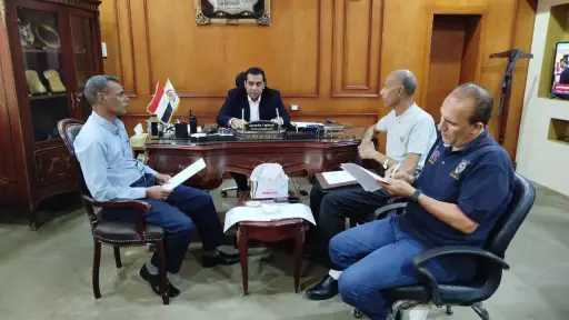 نائب محافظ قنا يبحث تطوير...