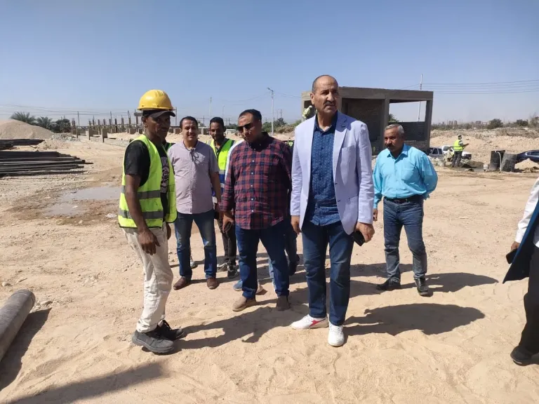سكرتير عام قنا يتابع نسب التنفيذ بمشروع شادر الأربعين