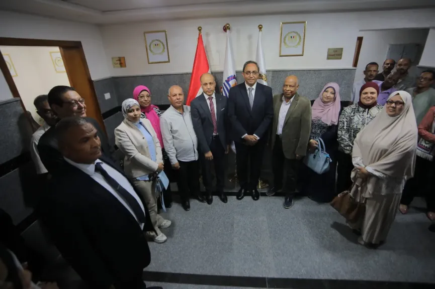 محافظ قنا يفتتح مبنى مديرية التموين بعد تطويره