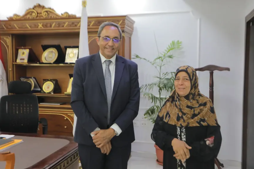 محافظ قنا يستجيب لطلب مواطنة