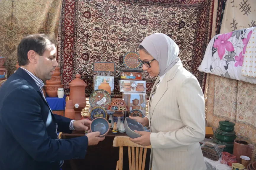 نائب محافظ الوادي الجديد تتفقد أجنحة المعرض  الزراعي