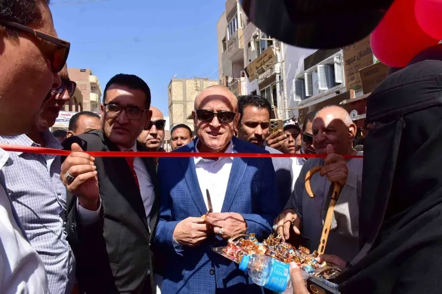 محافظ الأقصر يفتتح سوق اليوم الواحد