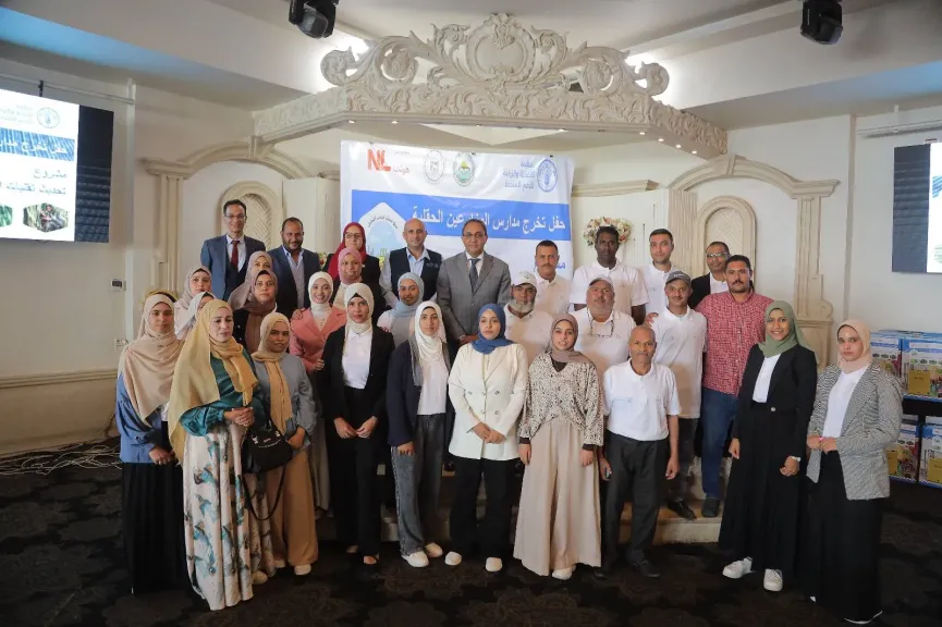 محافظ قنا يشهد احتفالية تخريج مدارس المزارعين الحقلية