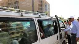 محافظ أسوان يتابع إلتزام السائقين...