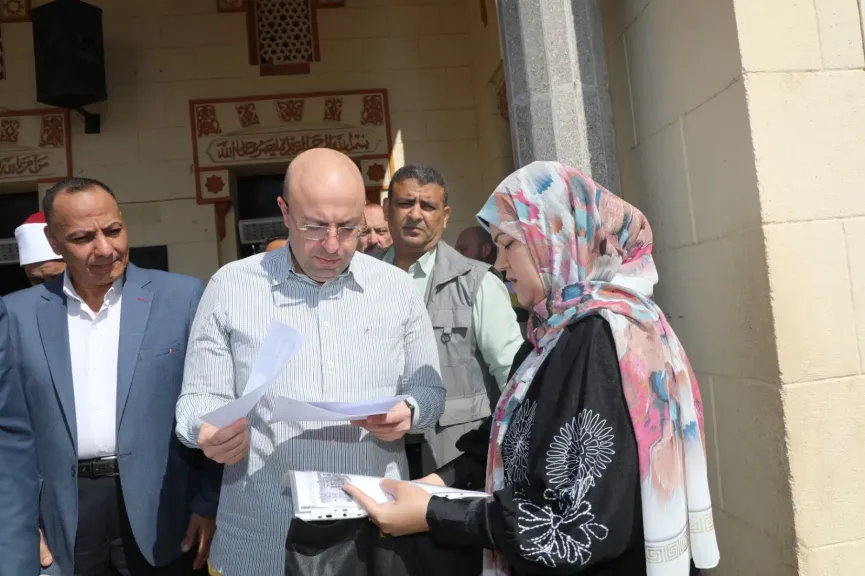 محافظ بني سويف يستمع لمطالب المواطنين