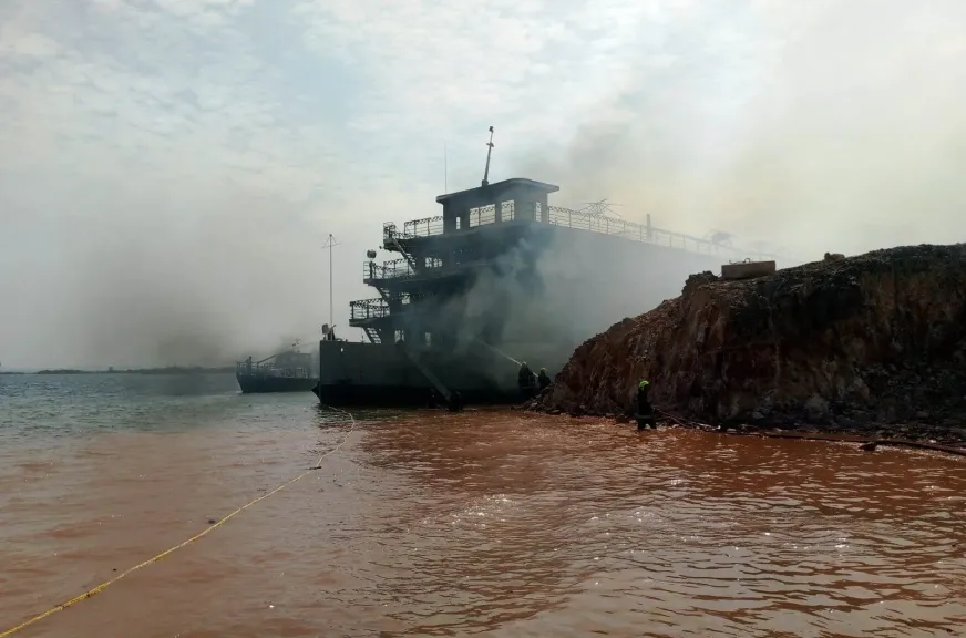 حريق في باخرة سياحية