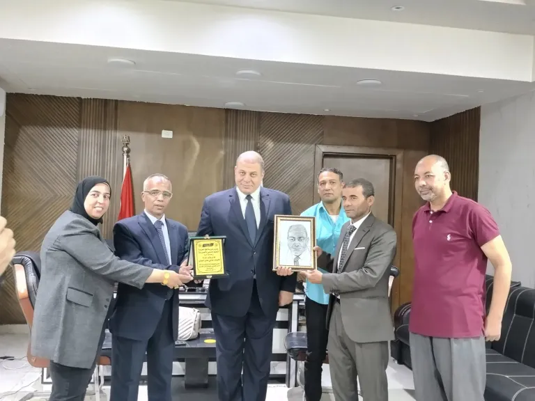 مدرسة ”نجع الجزيرة” للتعليم الأساسي بـ دشنا تحصل على جائزة التميز المؤسسي