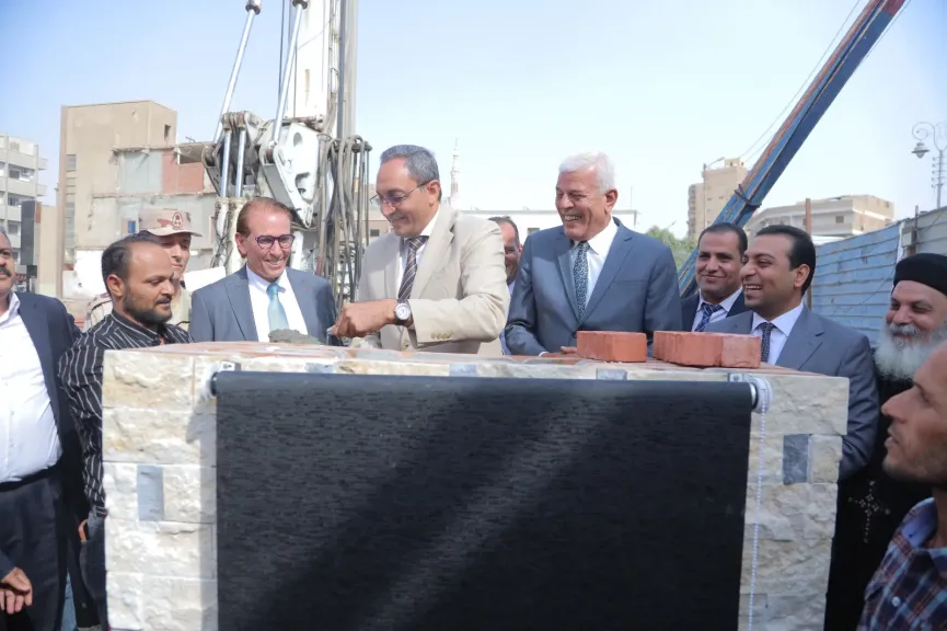 محافظ قنا يضع حجر الأساس