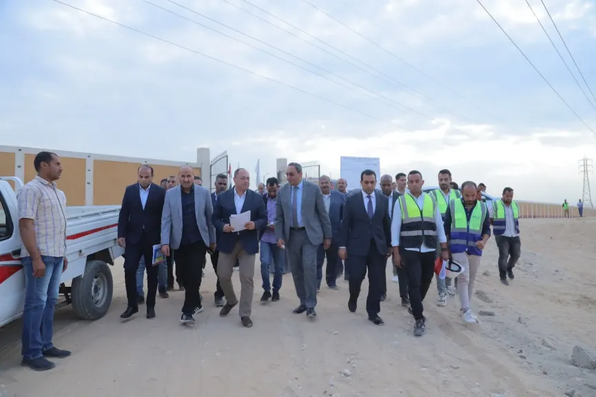 جولة محافظ قنا ورئيس هيئة تنمية الصعيد