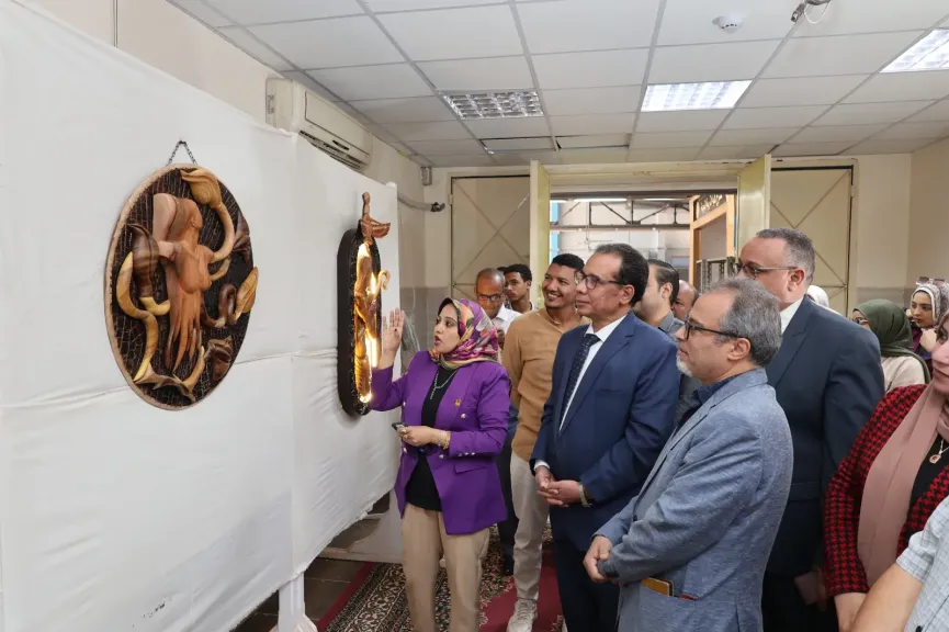 افتتاح معرض ”فن أشغال الخشب”