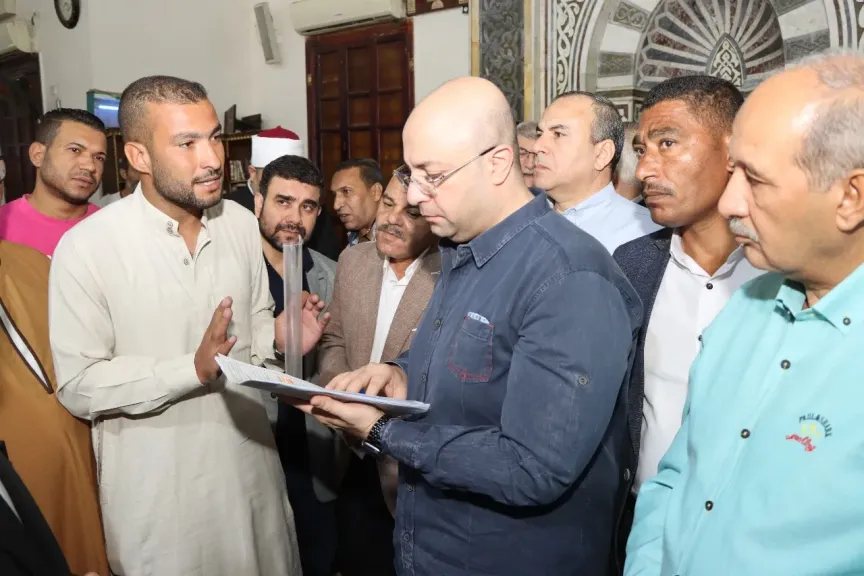 محافظ بني سويف يبحث مشاكل المواطنين