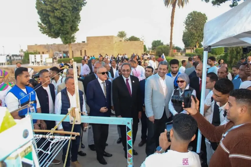 محافظ قنا يفتتح معرض التكتلات الاقتصادية بمعبد دندرة