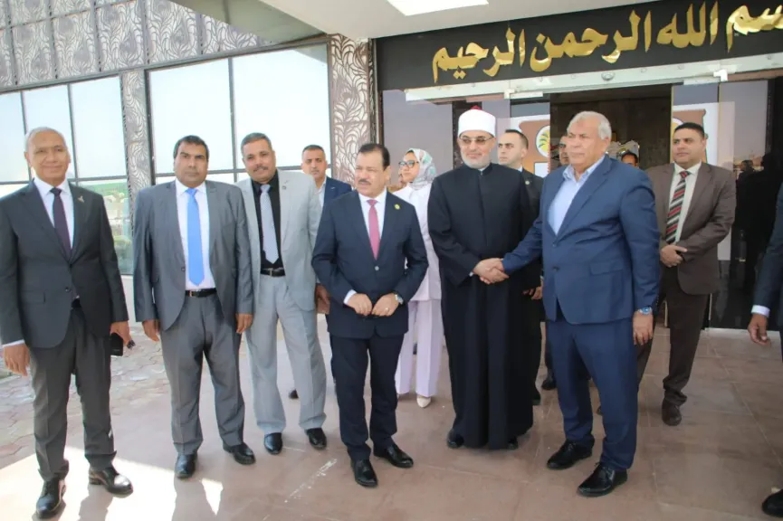 محافظ الوادي الجديد ومفتي الجمهورية يتفقدان مجمع المصالح الحكومية