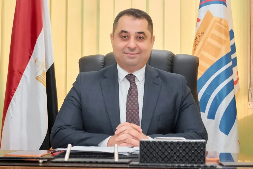 الدكتور أحمد محمود صادق ،وكيل وزارة الصحة بقنا،