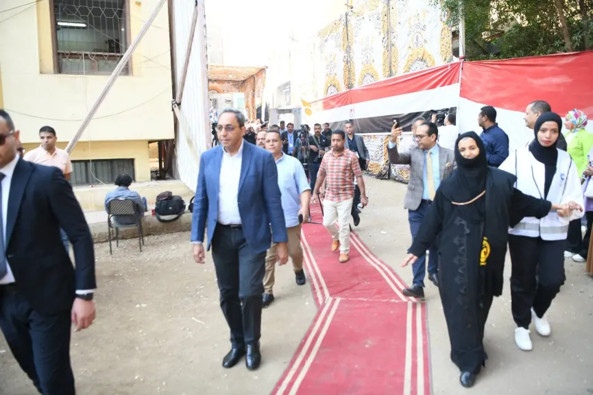 محافظ قنا يتفقد عددا من اللجان