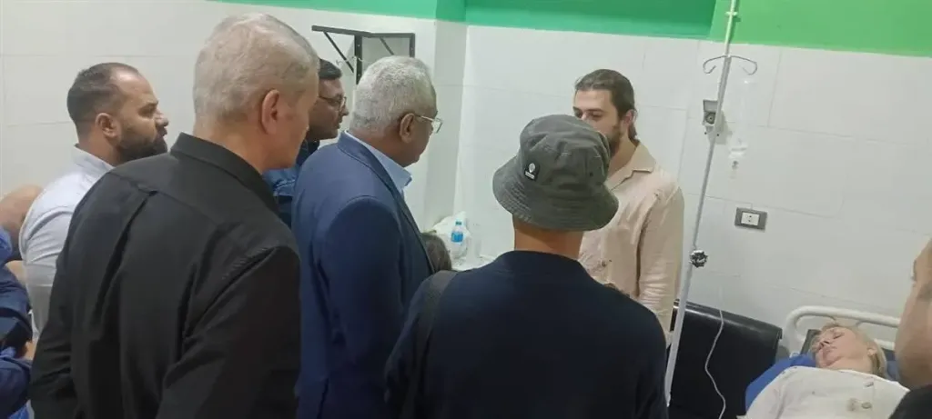 السكرتير العام يزور المصابين