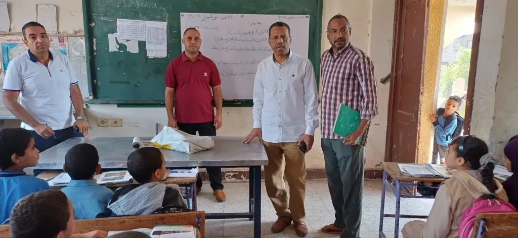 مدير تعليم أبو تشت يواصل جولاته 