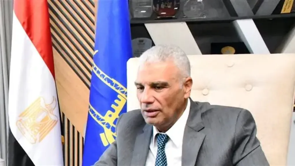 اللواء إسماعيل كمال، محافظة أسوان