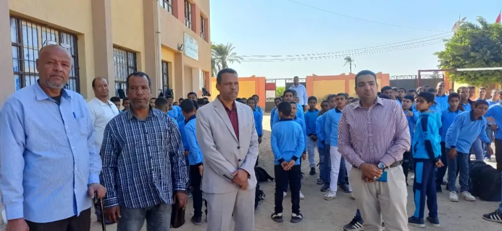  جولة ميدانية لـ "مدير تعليم أبو تشت" بمدارس الفترة المسائية