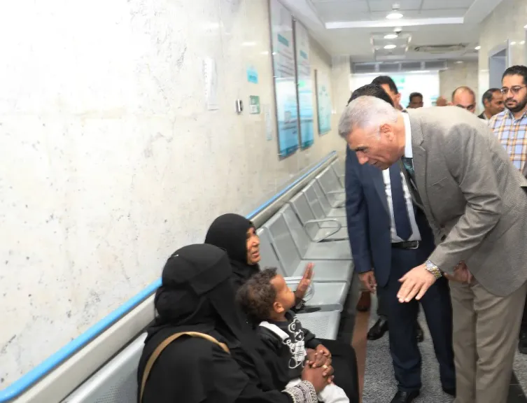 محافظ أسوان يتفقد مستشفى الرمد