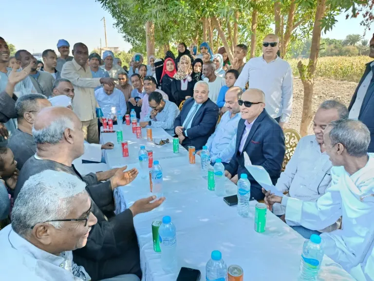 لقاء محافظ الأقصر  مع الأهالي