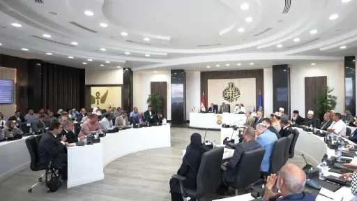 محافظ أسوان خلال اجتماع المجلس...