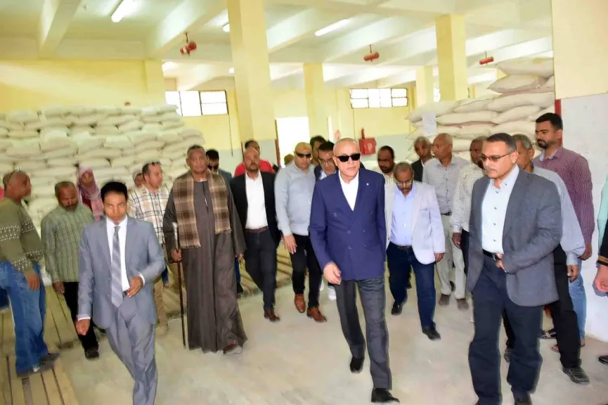 محافظ الأقصر يتفقد مخازن الشركة المصرية لتجارة الجملة
