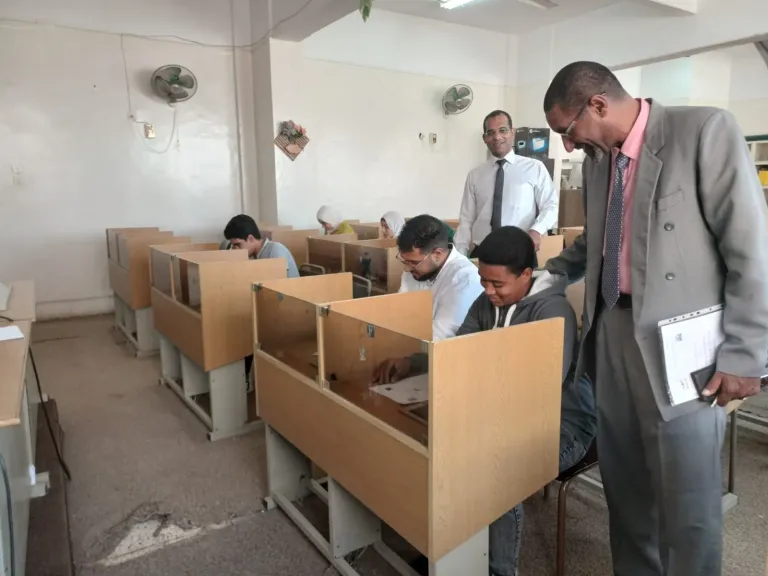 جامعة قنا تعقد اختبار إتقان اللغة الإنجليزية (EPT)