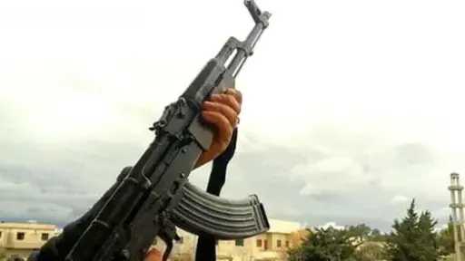 إصابة أب وأبنائه الثلاثة في...