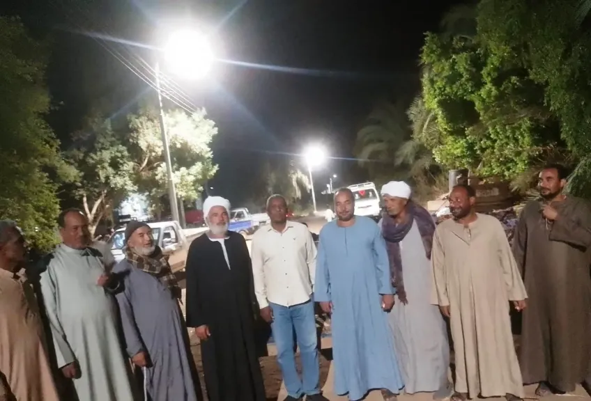 أهالى ”القفايطة” بأسوان يشكرون الرئيس السيسى بعد تحقيق حلم توصيل الكهرباء والمياه
