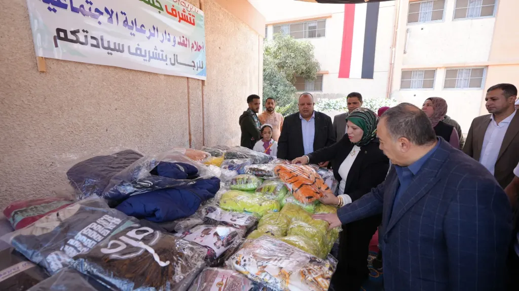 محافظ أسيوط يفتتح معرض مشغولات دار الرعاية الاجتماعية للرجال