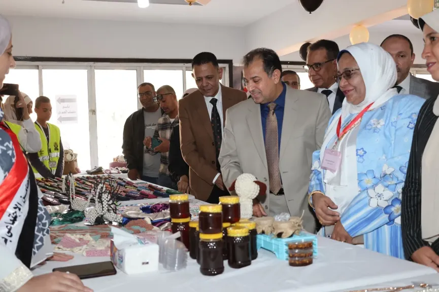 جامعة قنا تفتح أبوابها لمنتجات الأسر.. افتتاح معرض ”من بيتنا لبيتكم” الثالث