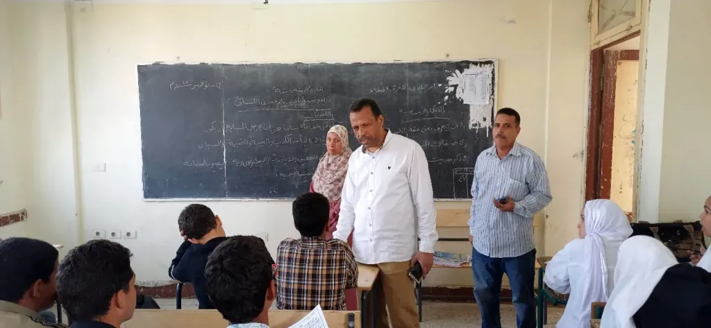 مدير تعليم أبوتشت يتفقد اختبارات نوفمبر