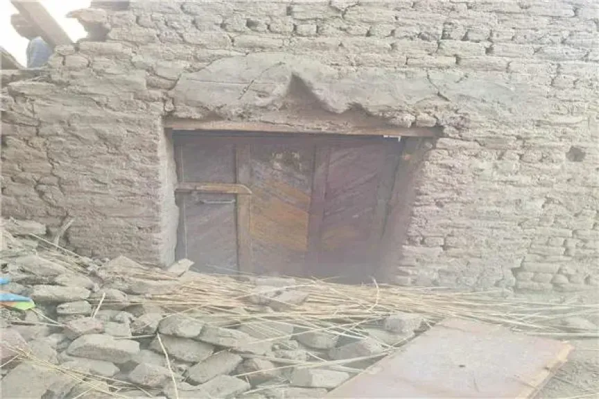 صورة المنزل المنهار