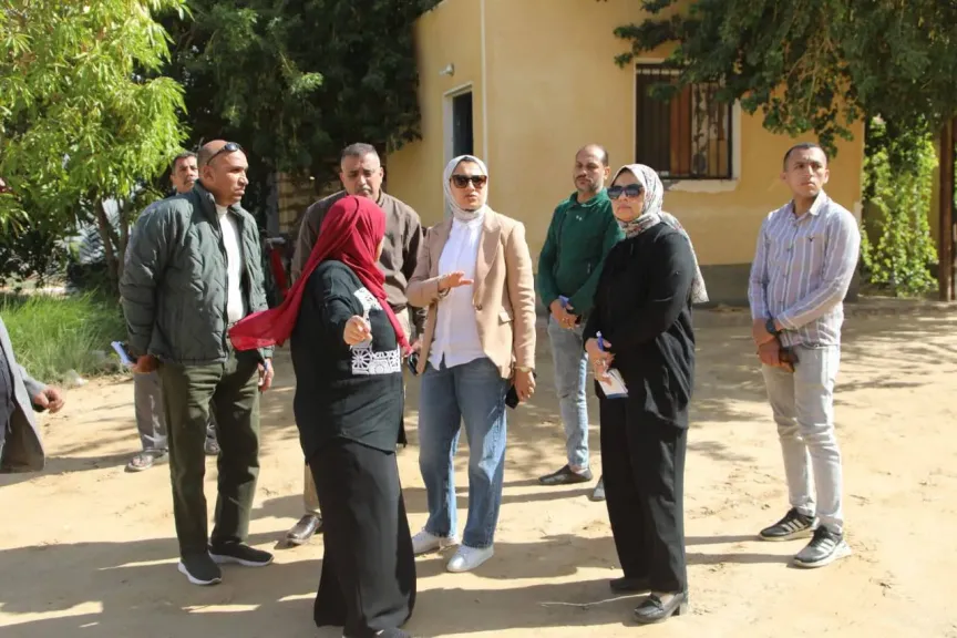 نائب محافظ الوادي الجديد تتفقد موقع إنشاء المركز الإبداعي الحرفي بالخارجة