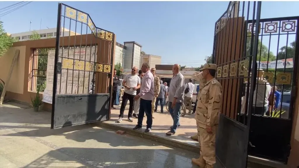 تعليم قنا ينفذ تجربة إخلاء تحاكي اندلاع حريق وحدوث زلزال