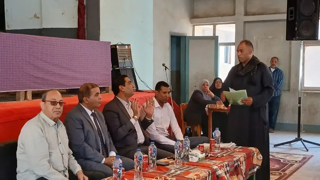 نائب محافظ الأقصر يبحث  شكاوي المواطنين