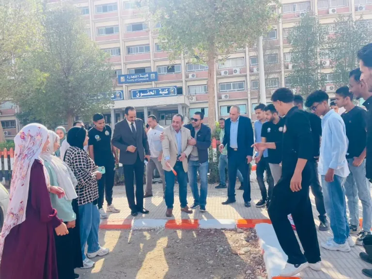 معسكر للخدمة العامة بـ " حقوق قنا " 