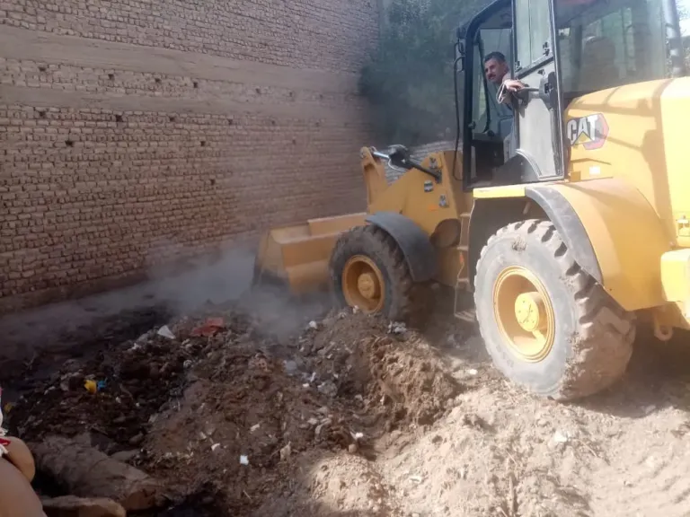 تحرك ميداني عاجل ينهي أزمة تجمعات المياه الراكدة بمركز فرشوط شمال قنا