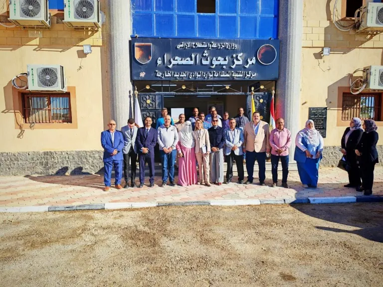 زيارة الوفد إلي الوادي الجديد