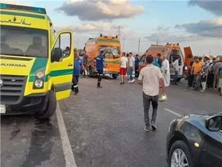 بالأسماء.. مصرع شاب وإصابة 5 آخرين في تصادم سيارة ربع نقل بتروسيكل بالطريق الصحراوي الغربي بـ المنيا