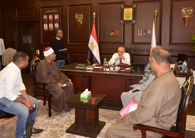 محافظ الأقصر ووفد جمعية الخير بـ "الدقيرة " 