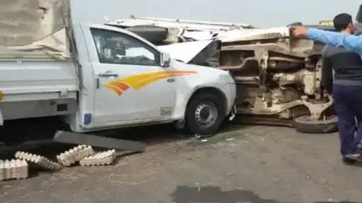 8 مصابين في تصادم سيارتي...